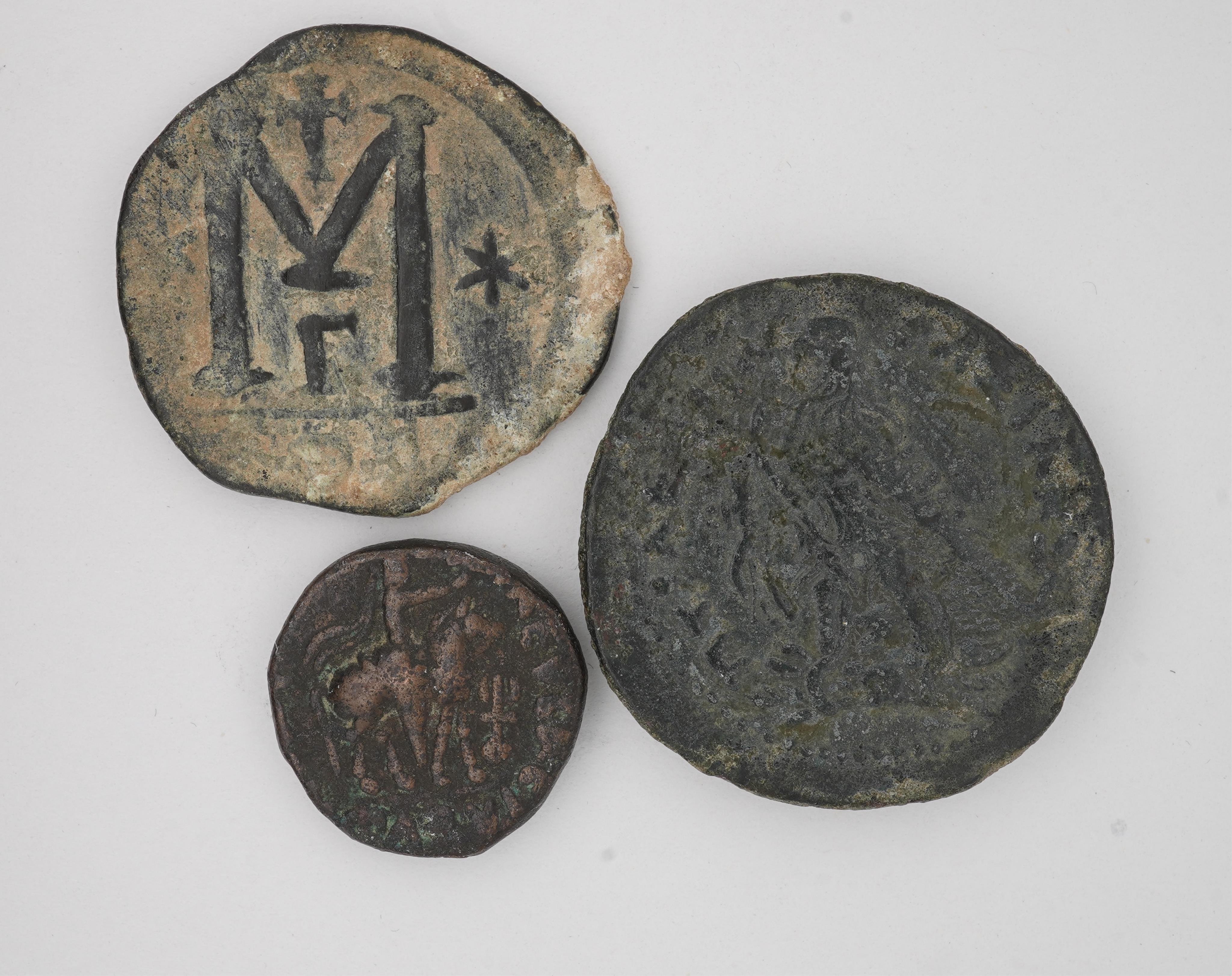 Ptolemaic kings of Egypt, Ptolemy III Euergetes (246-221), Bronze, Alexandria, 246-221 BC, AE, 34g, Byzantine Coinage, Anastasius, First period, Follis, Constantinople, rev. large M, and another AE coin (3)